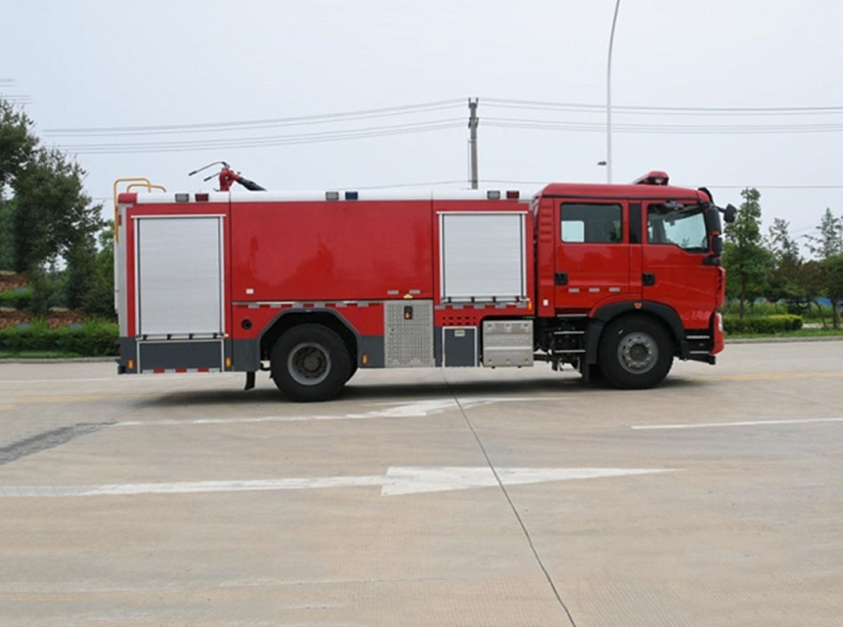 国六豪沃8吨泡沫消防车