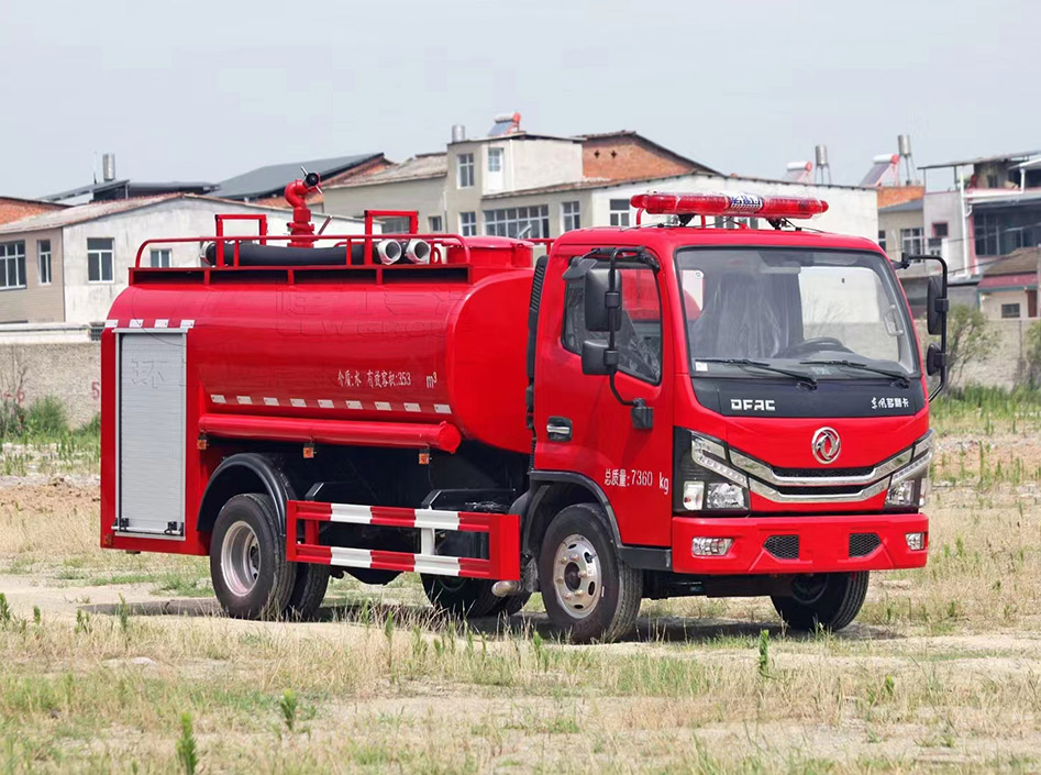 国六东风小多利卡4.5吨消防洒水车